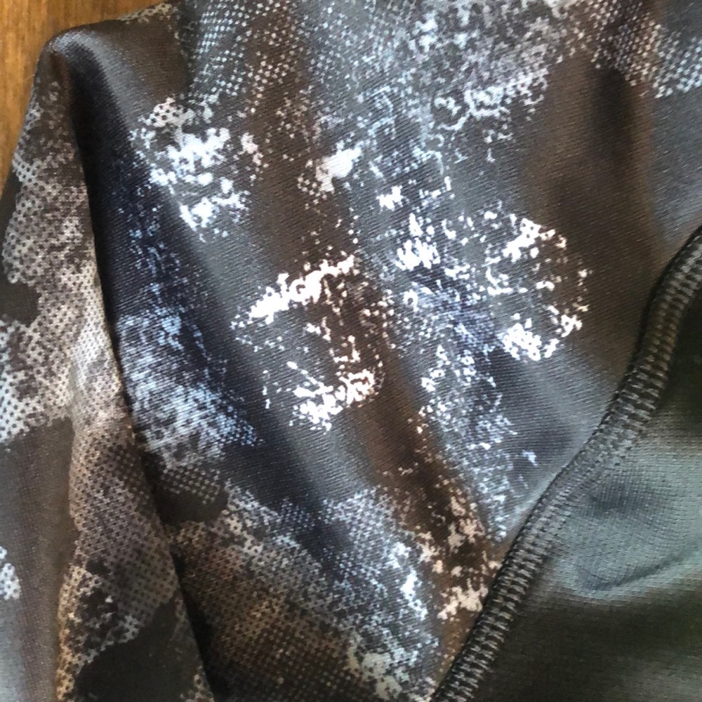 NWT!! 2T. UA Big Logo camo sleeves print hoodie - Picture 5 of 5